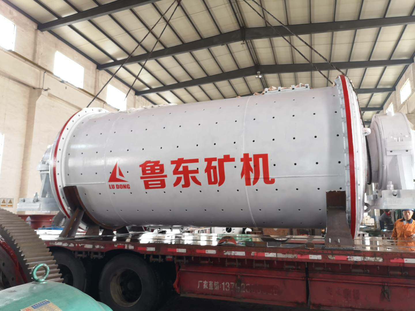 球磨機生產(chǎn)廠家:減少球磨機在工作當(dāng)中沒必要的磨損